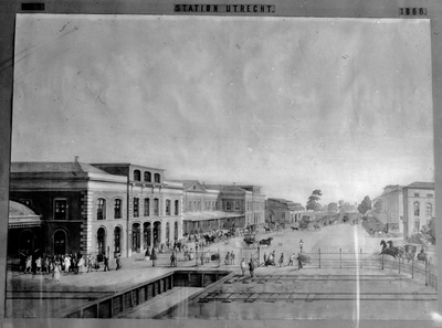 38188 Gezicht op het Stationsplein te Utrecht met het Centraal Station, uit het zuiden.N.B. De eerste scan is van een ...